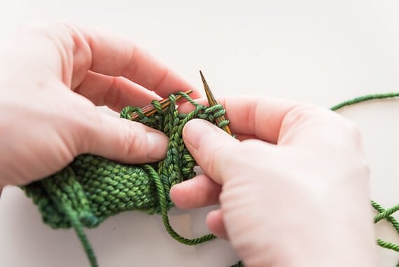 How to knit stitches - DROPS Lessons / Knitting basics