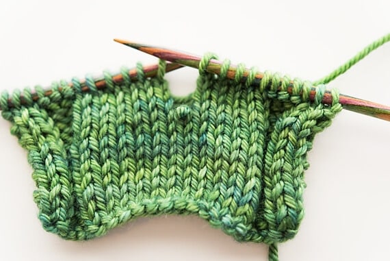 How to knitt stitches - DROPS Lessons / Knitting basics